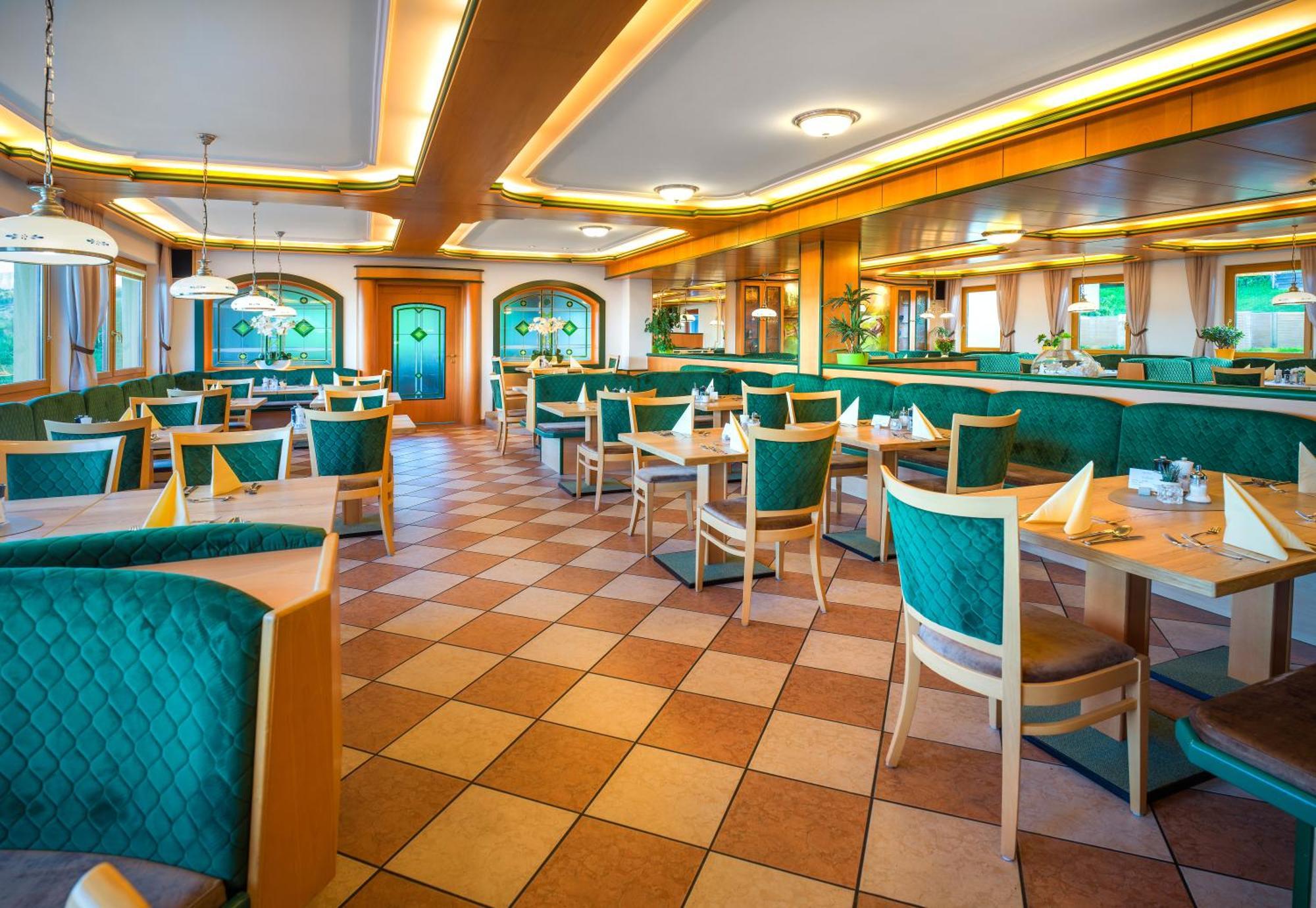 Ferienhotel Hofer Superior Strass im Attergau Екстер'єр фото